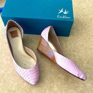 🔥Emblem shoes 🔥 Special Edition